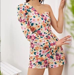 Floral Romper size small HOST PICK!